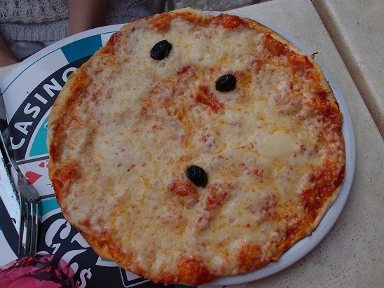 アジャクシオ レストラン ピザ
